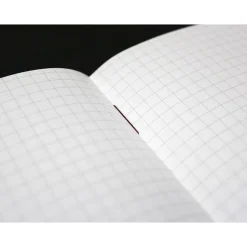 Apica | Cuaderno Premium A4 Silky Red (Cuadros)