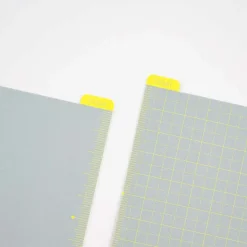Hobonichi | Plantilla de Escritura Pencil Board A5 Ice Gray x Yellow