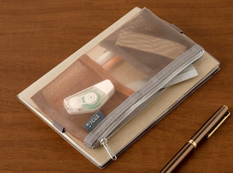 Midori | Estuche Book Band B6 - A5 de Malla Brown