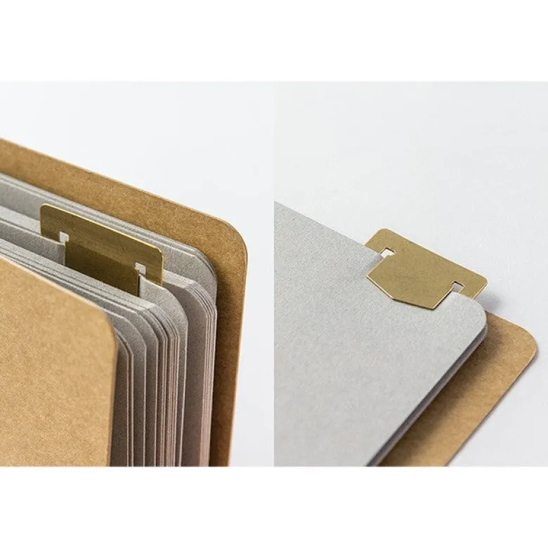 Traveler's Company | Marcapáginas Brass Template Number